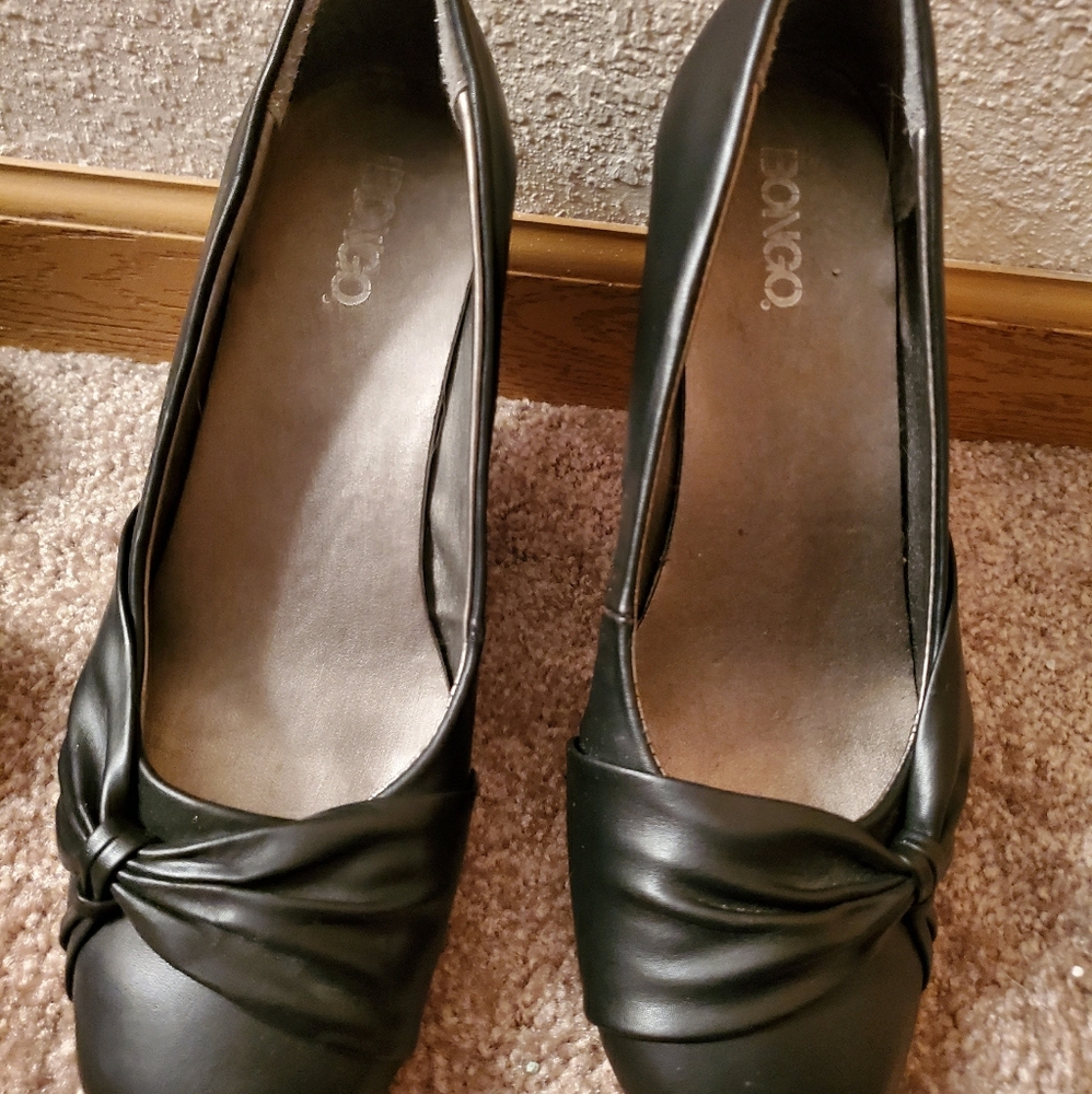 Black wedges